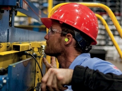 EPI tête (casques et casquettes) : risques, composition casque, normes