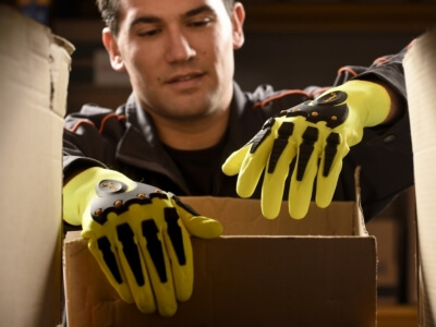 Les EPI de protection de la main : peau, matériaux, risques et choix d'un gant