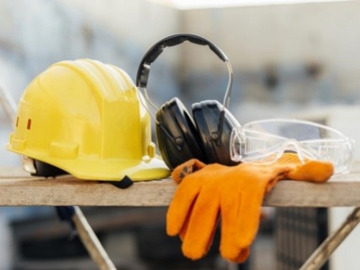 Bouchons d’oreilles vs casques anti-bruit : quelle protection auditive choisir ?